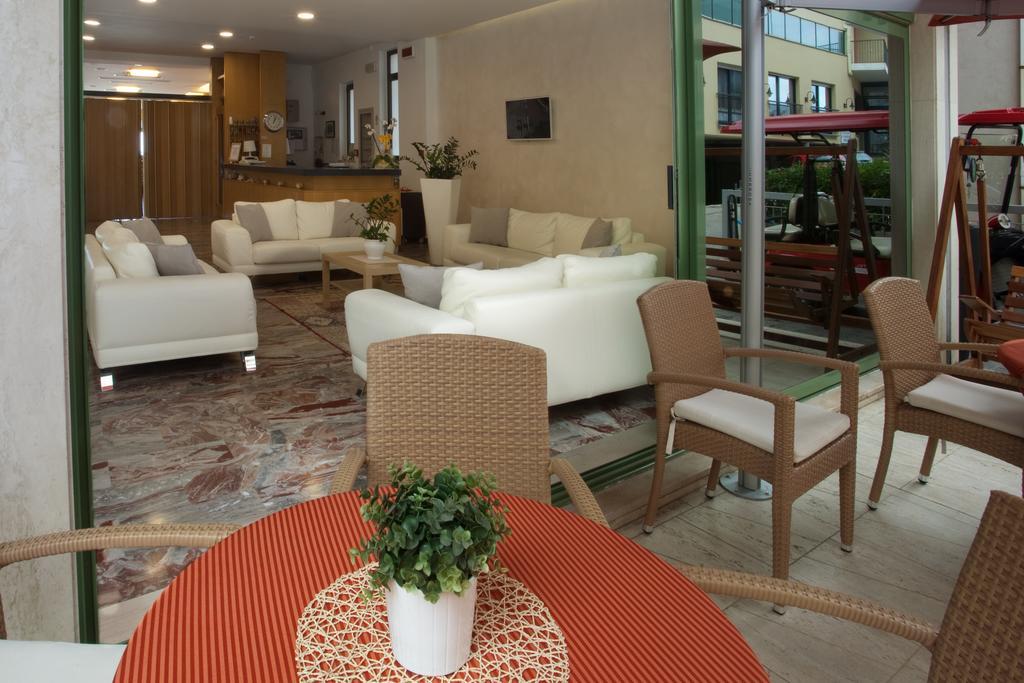 Hotel International Gabicce Mare Exterior photo